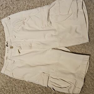 Abercrombie & Fitch Men's Cream Cargo Shorts